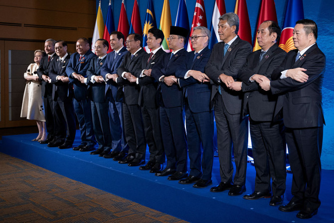 Thailand's foreign minister, Sihasak Phuangketkeow, and Malaysia's foreign minister